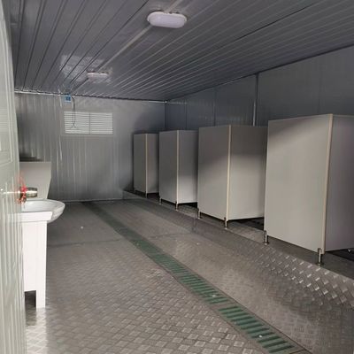 샌드위치 패널 및 강철 프레임 농장 디자인 스타일 모바일 화장실 컨테이너 하우스 야외 이벤트