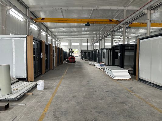 확장 가능한 컨테이너 하우스 알루미늄 창문과 함께 20ft 40ft 프리팩트 스틸 샌드위치 패널