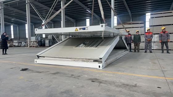보안문 20ft 40ft 빠른 설치 사전 제작 접이성 작은 집 이동식 지그자그 접이식 컨테이너 집 임시 기숙사