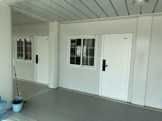 20FT/40FT에 대한 사전 제조 모두형 현대 평면 포장 컨테이너 하우스 사용자 정의 디자인 스타일 사전 제조 하우스 모바일 캐빈
