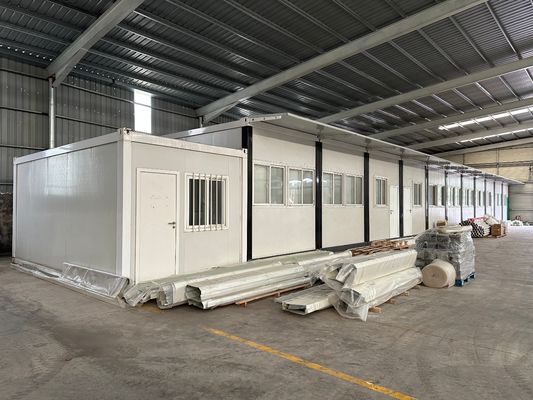 전문적인 40ft 20ft 빠른 설치 다기능 젤리화 된 강철 프레임과 함께 미리 제조 된 평면 팩 주택