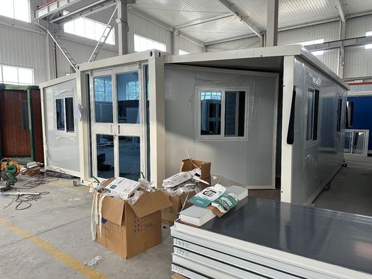 40FT 또는 맞춤형 샌드위치 패널 확장 가능한 컨테이너 하우스 따뜻한 거실과 욕실