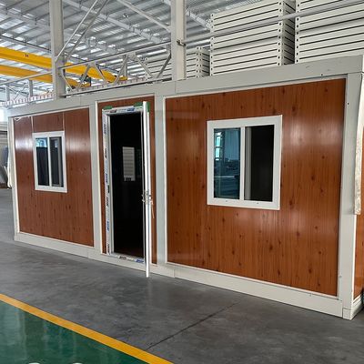 완전히 장착 된 철강 럭셔리 컨테이너 하우스 다기능 휴대용 생활 20ft 40ft 확장 가능한 차고용 폴딩 하우스