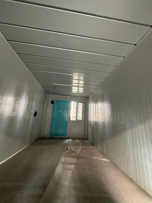 지역 표준 전기 샌드위치 패널 철 프레임 접착 40 피트 운송 컨테이너 하우스 화장실과 샤워