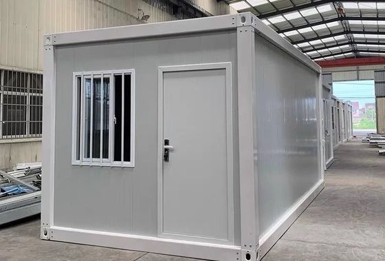 부엌과 보안 문과 함께 20 피트 Prefab 컨테이너 하우스 흰색 또는 사용자 정의 색상 내구성 디자인
