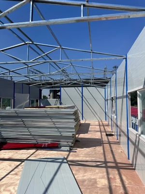 가벼운 철강 구조 프레임 편안하고 내구적인 생활을위한 사전 제조 된 콘크리트 집